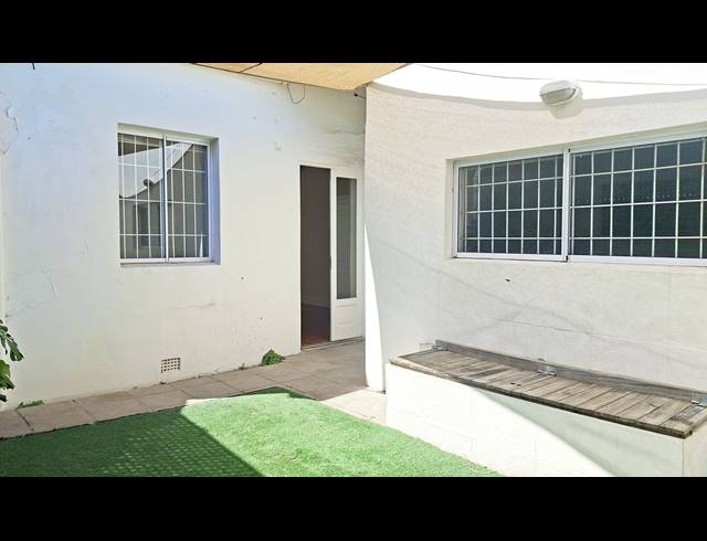 2 bed property to rent in WOODSTOCK